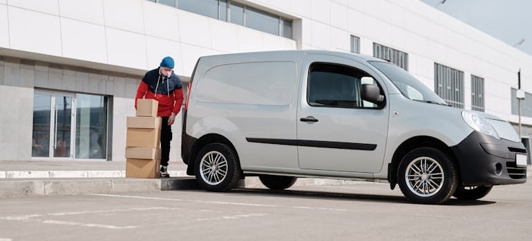 Unmarked vehicle is how to spot rogue movers