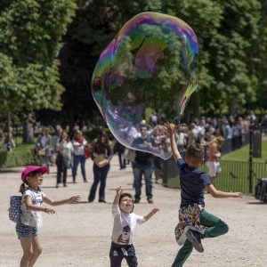 Kids with baloons