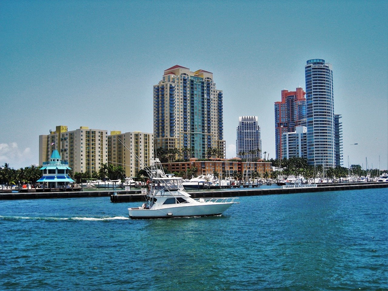 Picture of a boat that we could rent for the 4th of July in Miami