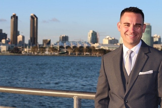 Real estate agent with a skyline behind him