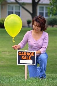 Picture of a garage sale sign