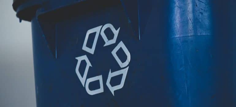 Recycling symbol as an important fact while reduce waste and recycle when moving