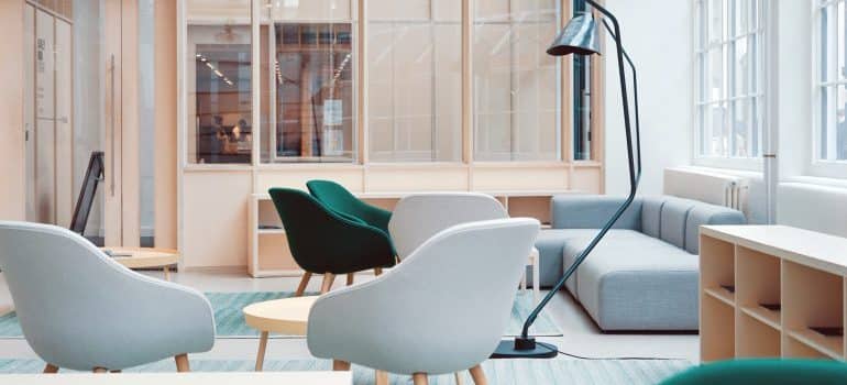 A clean working office