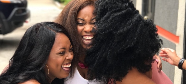 friends helping find temporary housing in Miami when moving