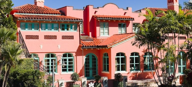 Luxury Mansion in summer which may not be the best time to buy a house in Fort Lauderdale