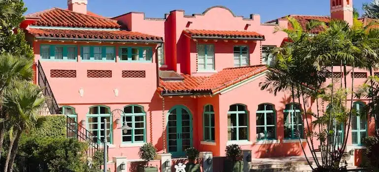 Luxury Mansion in summer which may not be the best time to buy a house in Fort Lauderdale