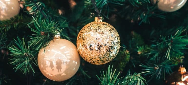 ornament balls on the Christmas tree 