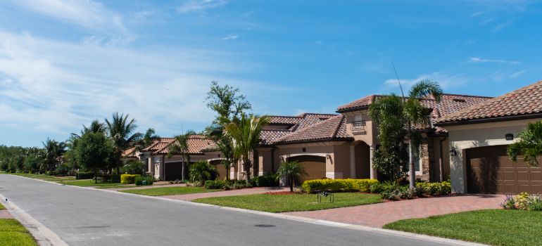 homes in the Florida suburbs