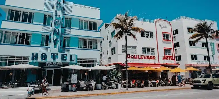 Vibrant Day at Iconic Miami Beach Boulevard