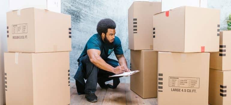 mover preparing a moving cargo