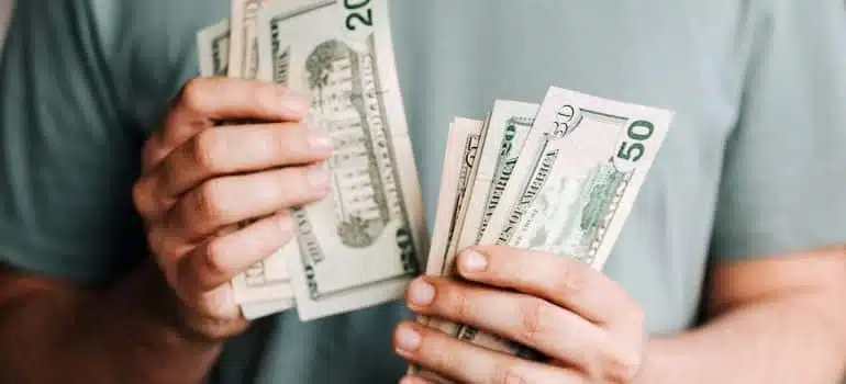 a person holding banknotes
