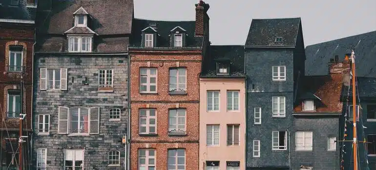 apartment hunting in Coral Gables in different colored buildings