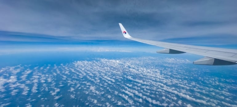 Picture of an airplane wing 