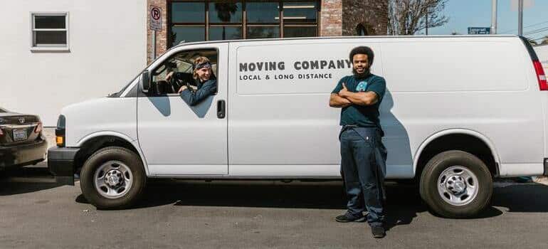 hire movers and avoid moving on your own in Hollywood 