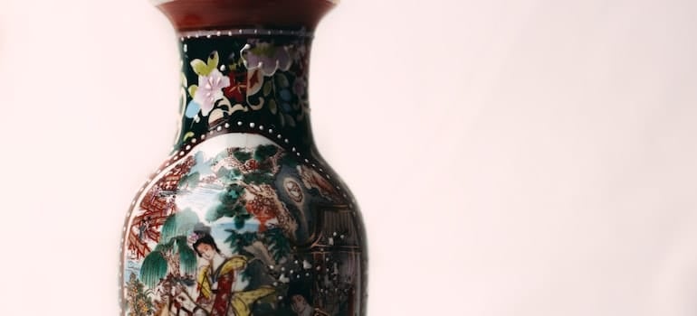 vintage japanese vase for moving