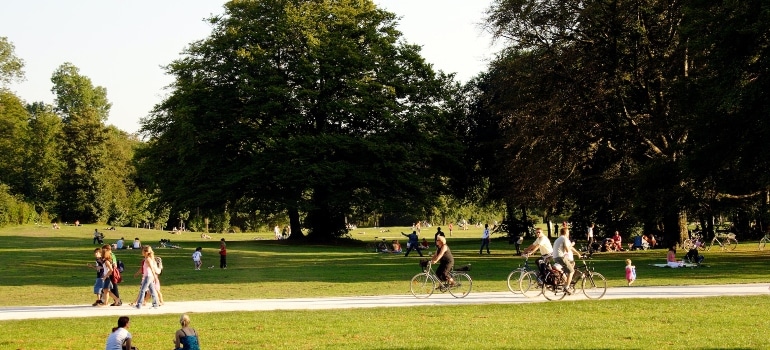 people in a park - perfect way for exploring Hollywood with your family