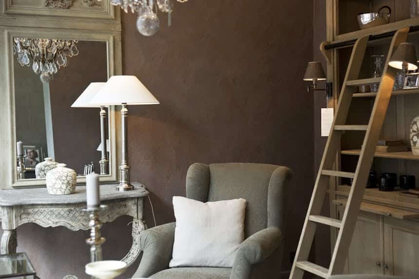 Guide to packing expensive lamps and chandeliers for a long-distance move