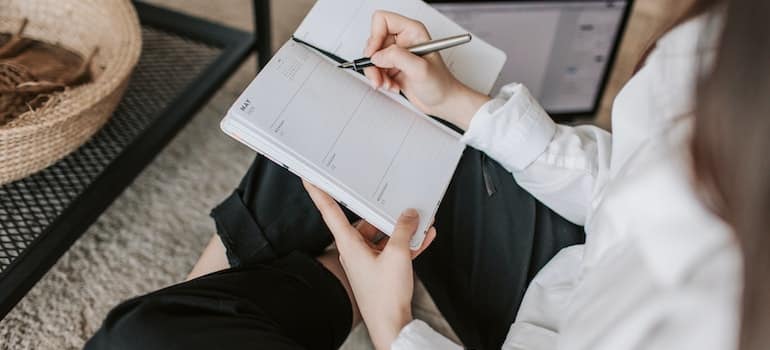 woman creating a timeline to achieve moving resolutions