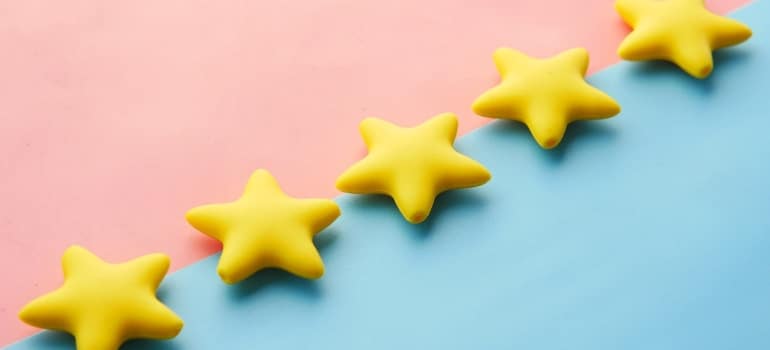 five star rating - giving testimonials s the best way to treat your moving crew