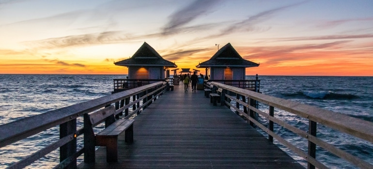 Hollywood beach boardwalk, one of the best things to know about living in Hollywood FL