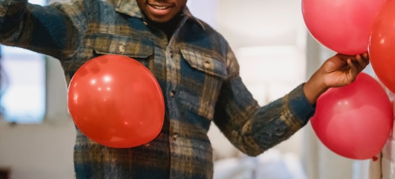 a man about to decorate your Aventura home for Valentine's Day after the move