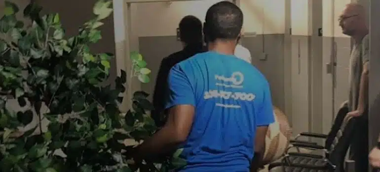 local movers Miami conducting a move