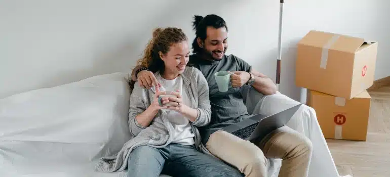 a couple searching the net for the moving services to use when moving form Florida