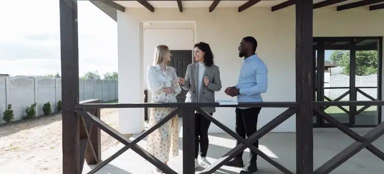 a real estate agent with a family about to inspect homes for rent in Florida