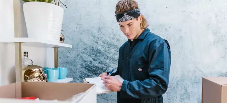 a mover with an inventory list