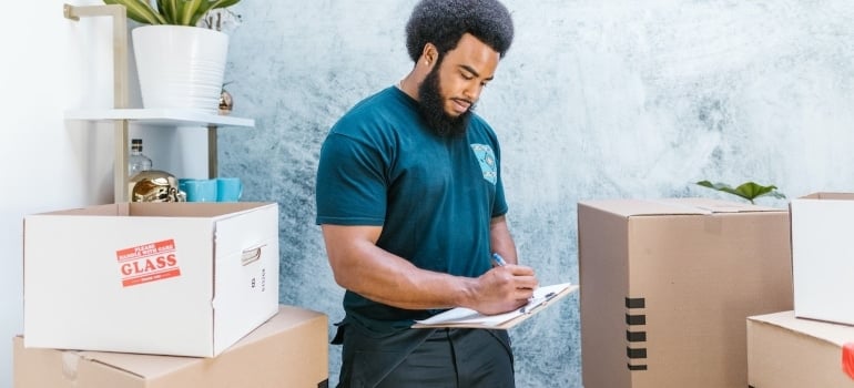 a mover with an inventory lsit