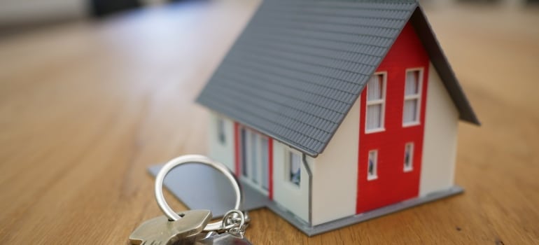 a house figure and keys