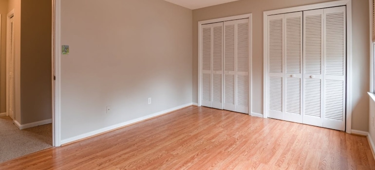an empty room 