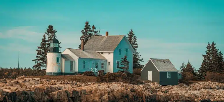 houses near the water