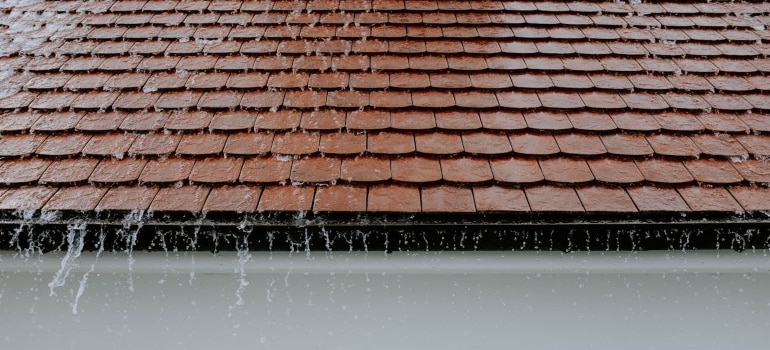 bad roofing as one of the red flags for homebuyers in Miami Beach