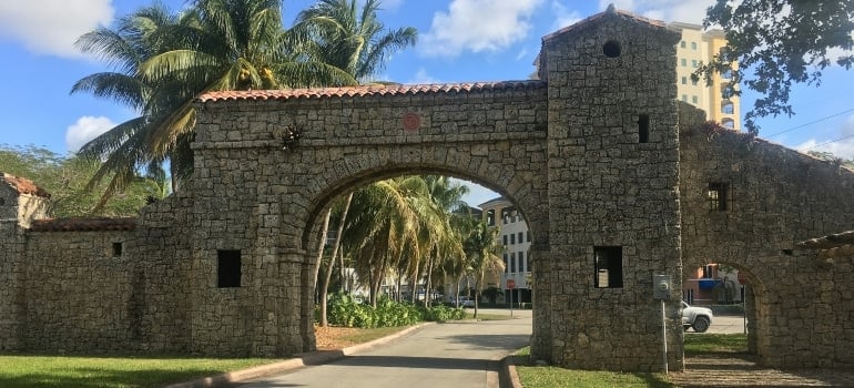 Old town architecture in 4 Alhambra Cir, Coral Gables, FL