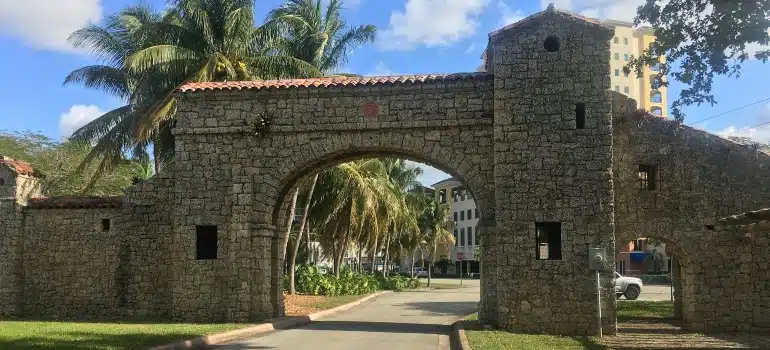 Old town architecture in 4 Alhambra Cir, Coral Gables, FL