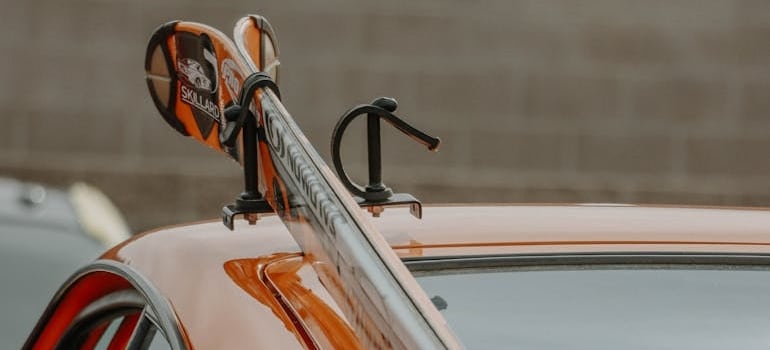 Skis on a car showing how to pack your ski gear for an interstate move