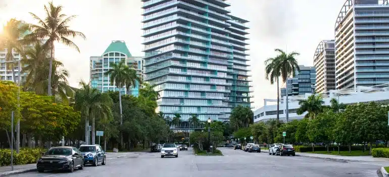 Higrise buildings to live in Coconut Grove