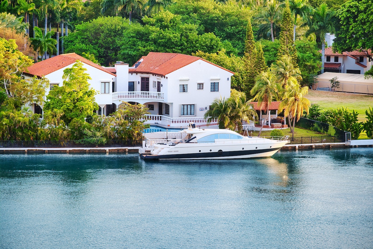 Top Reasons Why Residents are Fleeing the Luxurious Lifestyle in Sunny Isles Beach